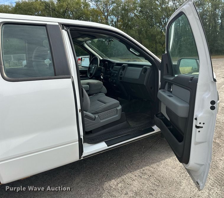 image for item DW4283 2013 Ford F150 SuperCab pickup truck