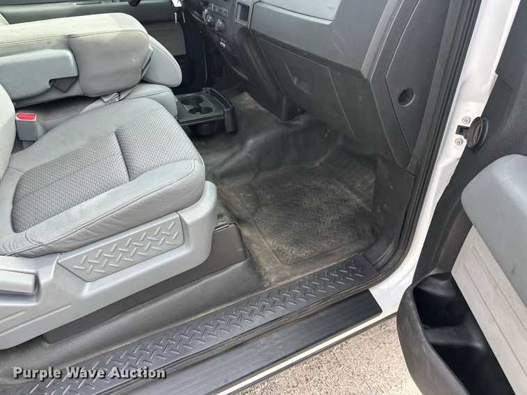 image for item DW4283 2013 Ford F150 SuperCab pickup truck