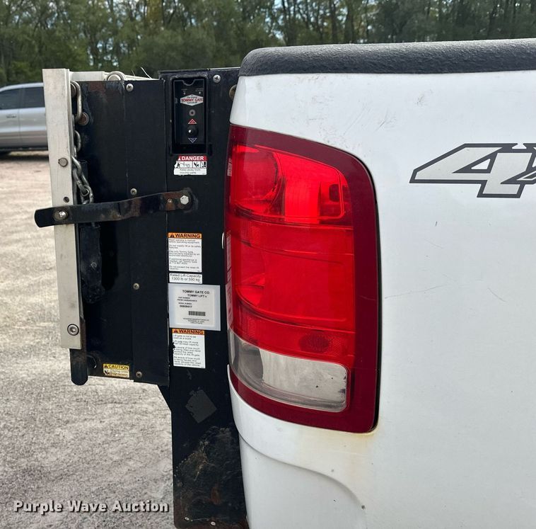 image for item DW4284 2013 GMC Sierra 3500HD pickup truck