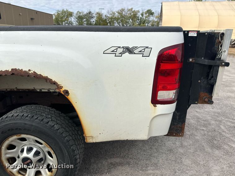 image for item DW4284 2013 GMC Sierra 3500HD pickup truck