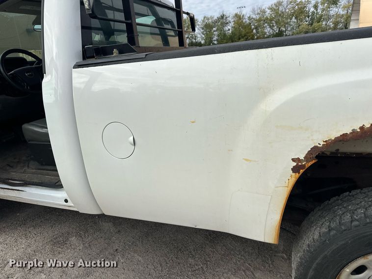 image for item DW4284 2013 GMC Sierra 3500HD pickup truck