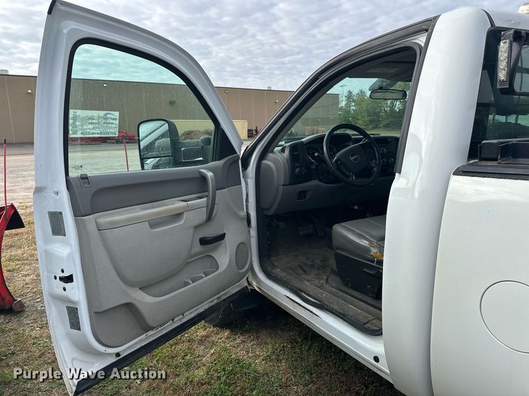 image for item DW4284 2013 GMC Sierra 3500HD pickup truck