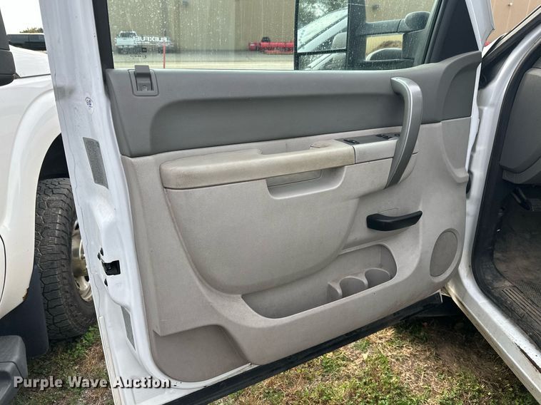 image for item DW4284 2013 GMC Sierra 3500HD pickup truck