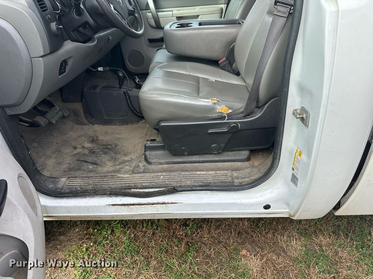 image for item DW4284 2013 GMC Sierra 3500HD pickup truck