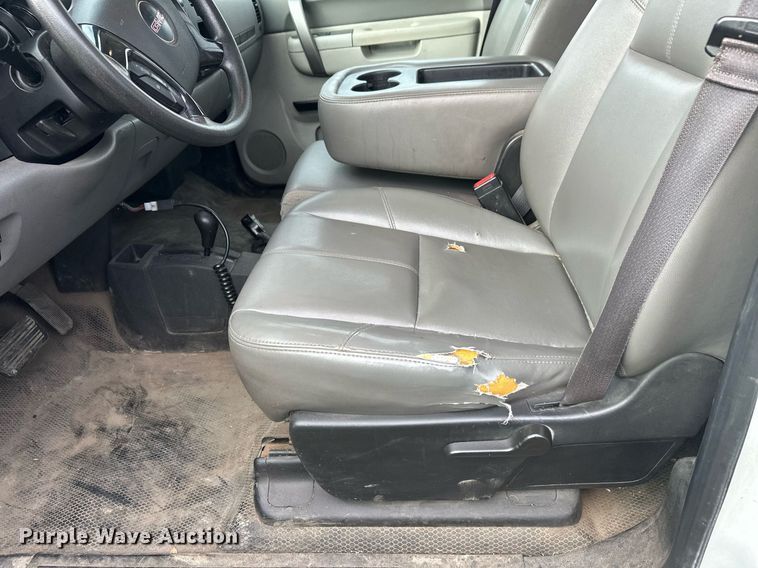 image for item DW4284 2013 GMC Sierra 3500HD pickup truck