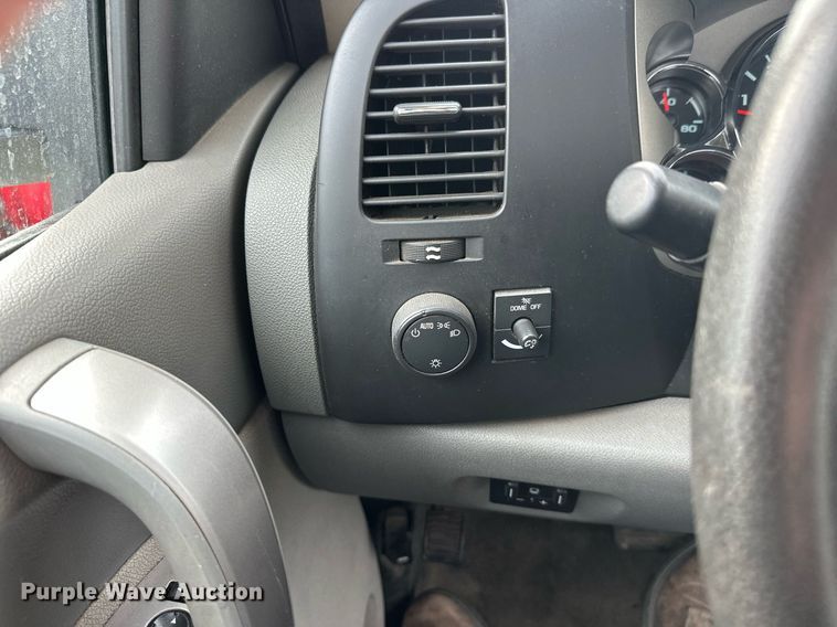 image for item DW4284 2013 GMC Sierra 3500HD pickup truck