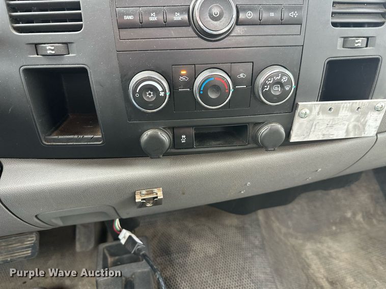 image for item DW4284 2013 GMC Sierra 3500HD pickup truck