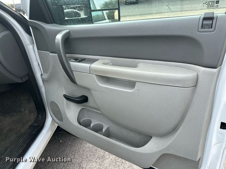 image for item DW4284 2013 GMC Sierra 3500HD pickup truck