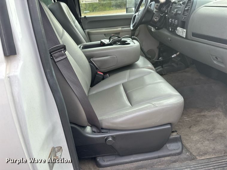 image for item DW4284 2013 GMC Sierra 3500HD pickup truck