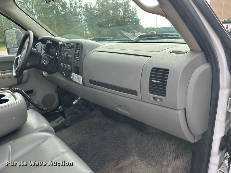 image for item DW4284 2013 GMC Sierra 3500HD pickup truck