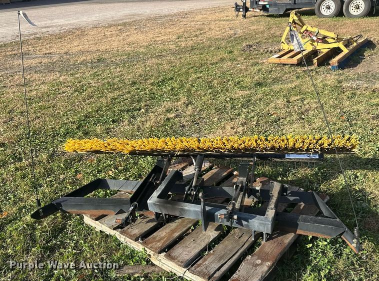 image for item DW4287 Rahn Groomer brush attachment