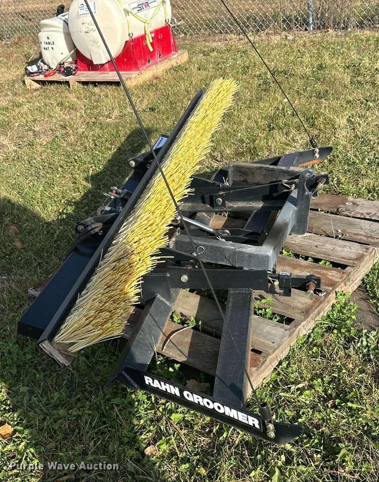 image for item DW4287 Rahn Groomer brush attachment