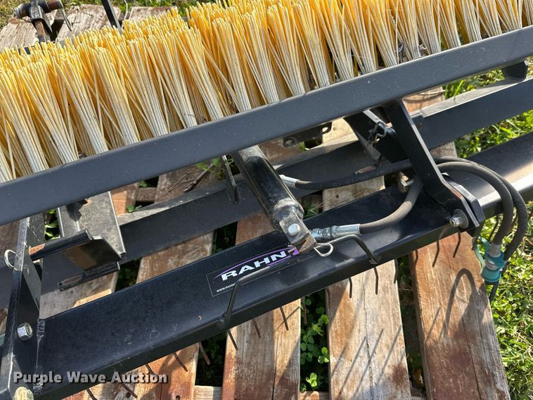 image for item DW4287 Rahn Groomer brush attachment