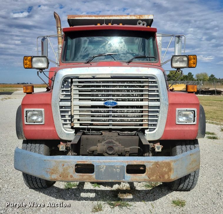 image for item DX6463 1995 Ford L9000 dump truck