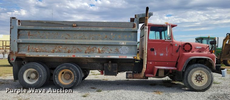 image for item DX6463 1995 Ford L9000 dump truck