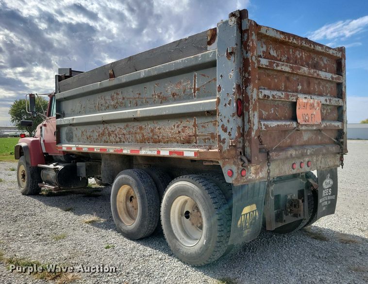 image for item DX6463 1995 Ford L9000 dump truck