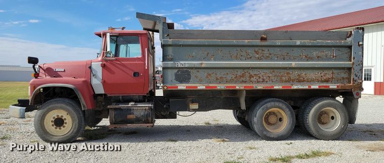 image for item DX6463 1995 Ford L9000 dump truck
