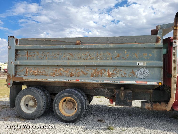 image for item DX6463 1995 Ford L9000 dump truck