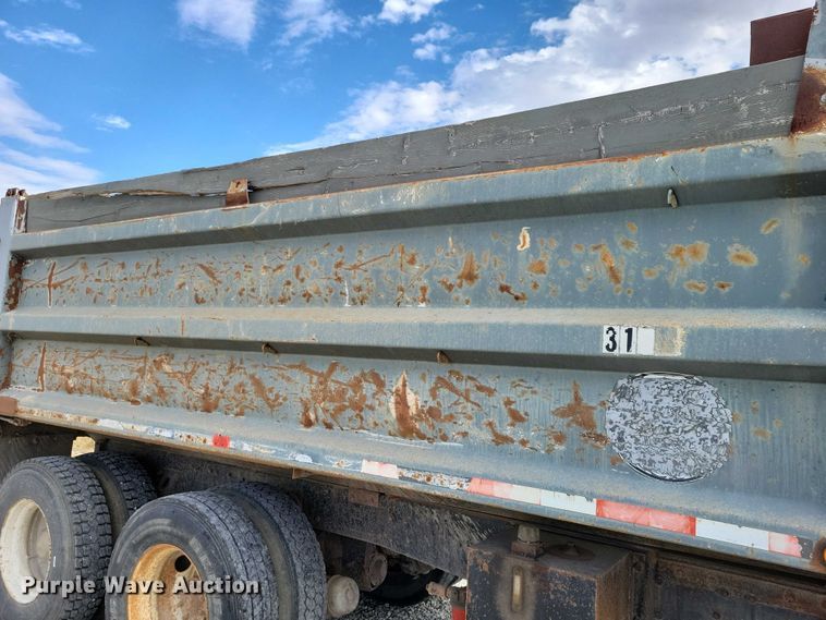 image for item DX6463 1995 Ford L9000 dump truck