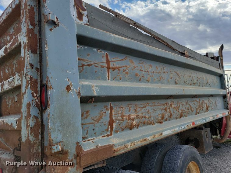 image for item DX6463 1995 Ford L9000 dump truck