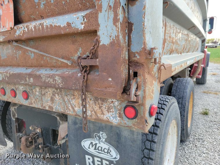 image for item DX6463 1995 Ford L9000 dump truck