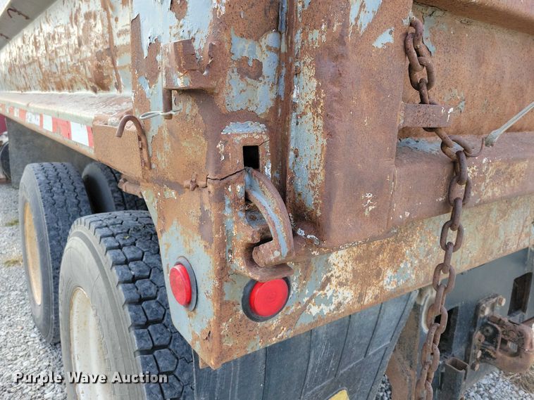 image for item DX6463 1995 Ford L9000 dump truck
