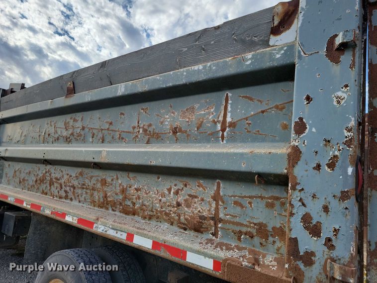 image for item DX6463 1995 Ford L9000 dump truck