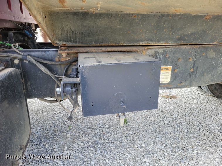 image for item DX6463 1995 Ford L9000 dump truck