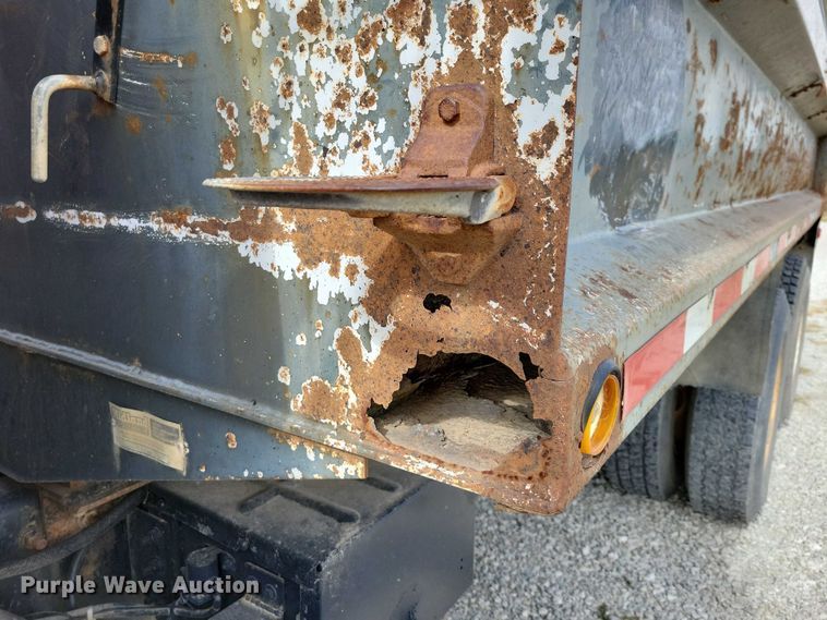 image for item DX6463 1995 Ford L9000 dump truck