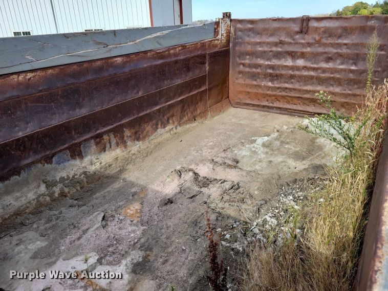 image for item DX6463 1995 Ford L9000 dump truck