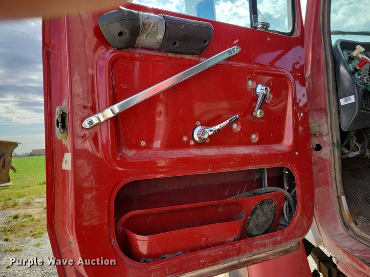 image for item DX6463 1995 Ford L9000 dump truck