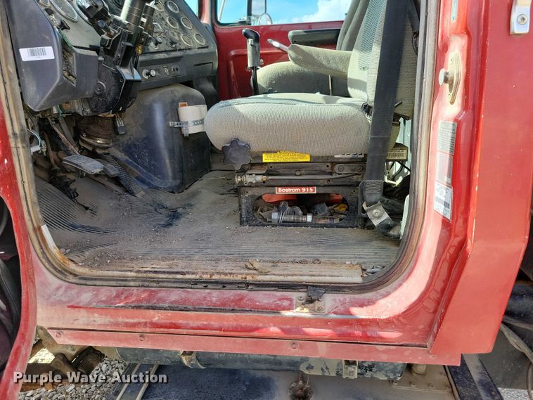 image for item DX6463 1995 Ford L9000 dump truck