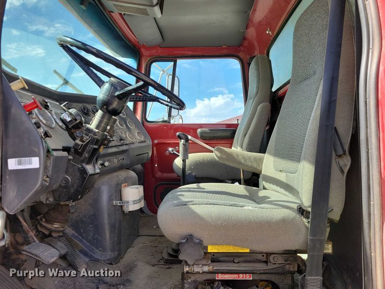 image for item DX6463 1995 Ford L9000 dump truck