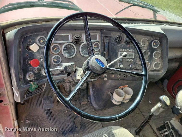 image for item DX6463 1995 Ford L9000 dump truck