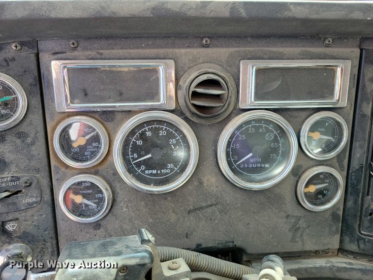 image for item DX6463 1995 Ford L9000 dump truck