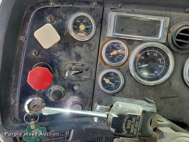 image for item DX6463 1995 Ford L9000 dump truck