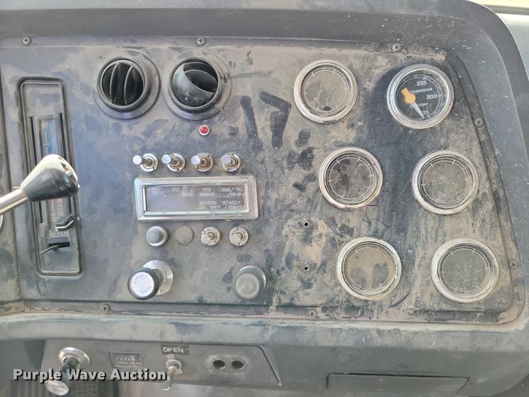 image for item DX6463 1995 Ford L9000 dump truck