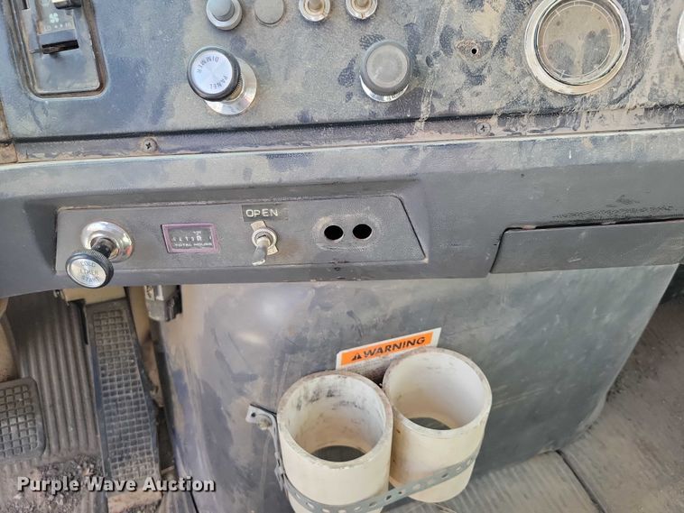 image for item DX6463 1995 Ford L9000 dump truck