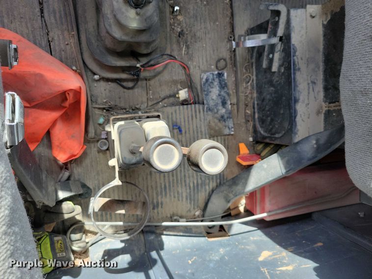 image for item DX6463 1995 Ford L9000 dump truck