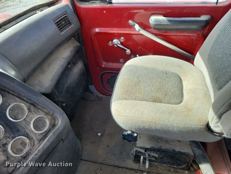 image for item DX6463 1995 Ford L9000 dump truck