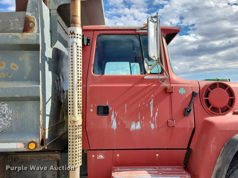 image for item DX6463 1995 Ford L9000 dump truck