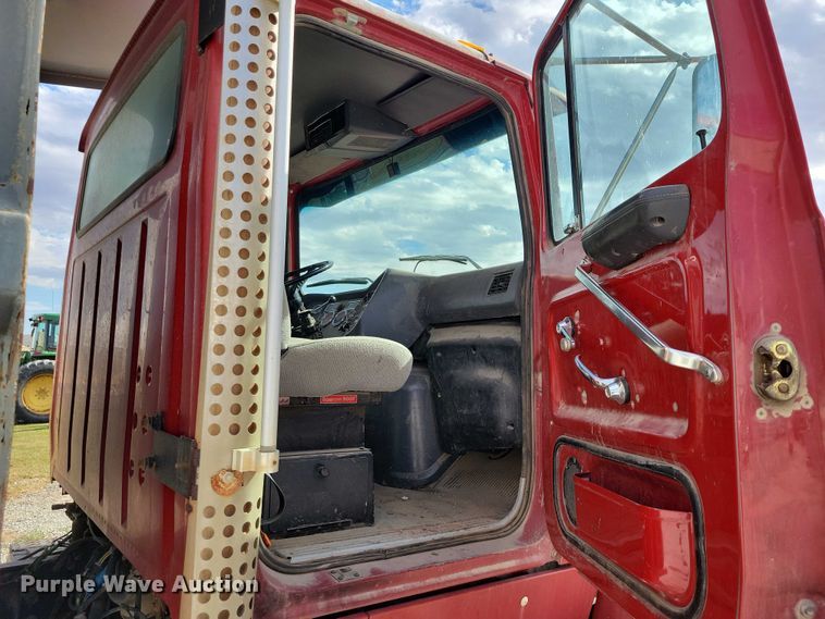 image for item DX6463 1995 Ford L9000 dump truck