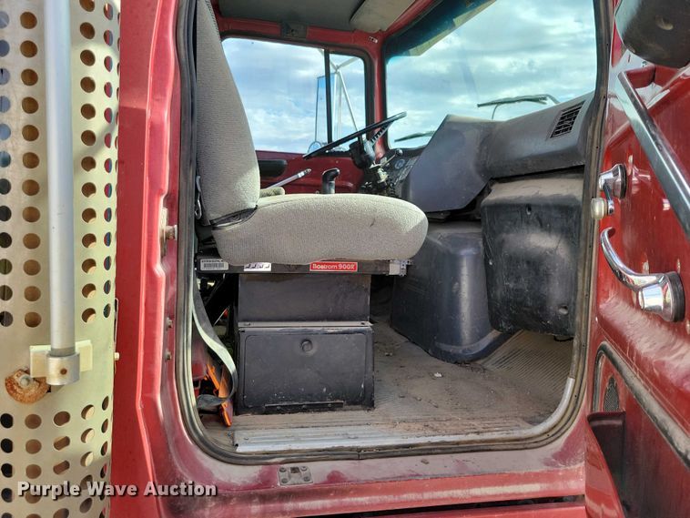 image for item DX6463 1995 Ford L9000 dump truck