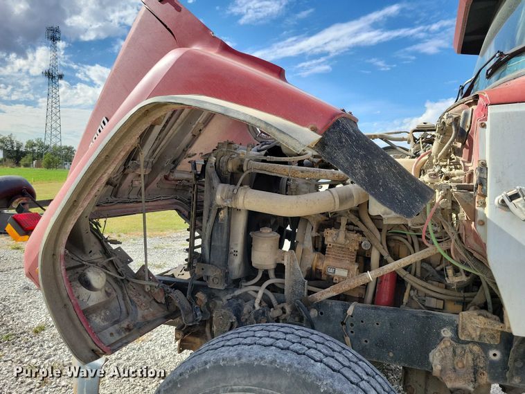 image for item DX6463 1995 Ford L9000 dump truck