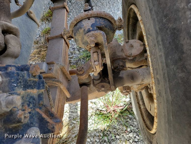 image for item DX6463 1995 Ford L9000 dump truck