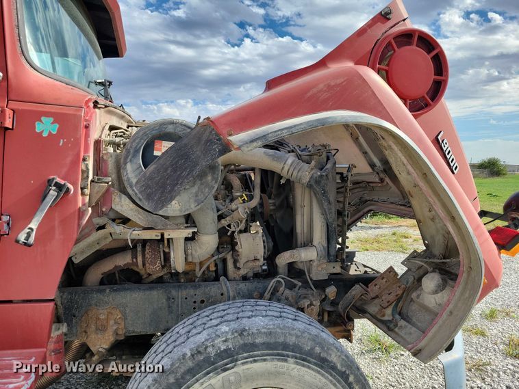image for item DX6463 1995 Ford L9000 dump truck
