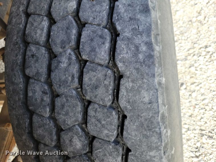 image for item DX6463 1995 Ford L9000 dump truck