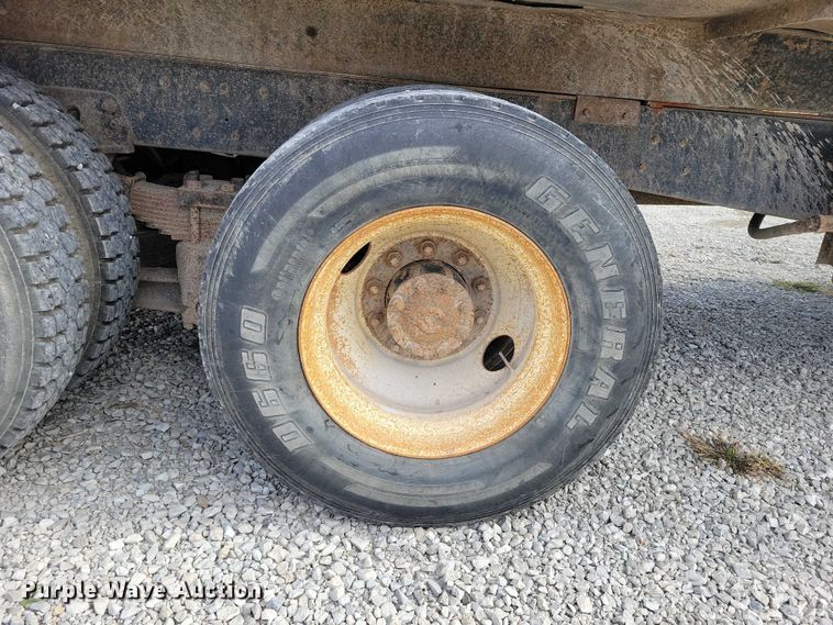image for item DX6463 1995 Ford L9000 dump truck