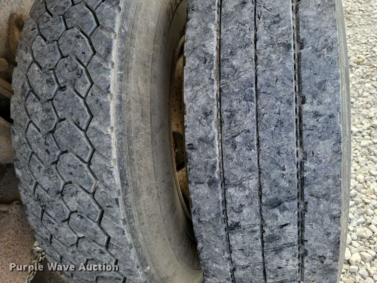 image for item DX6463 1995 Ford L9000 dump truck