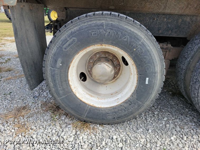 image for item DX6463 1995 Ford L9000 dump truck